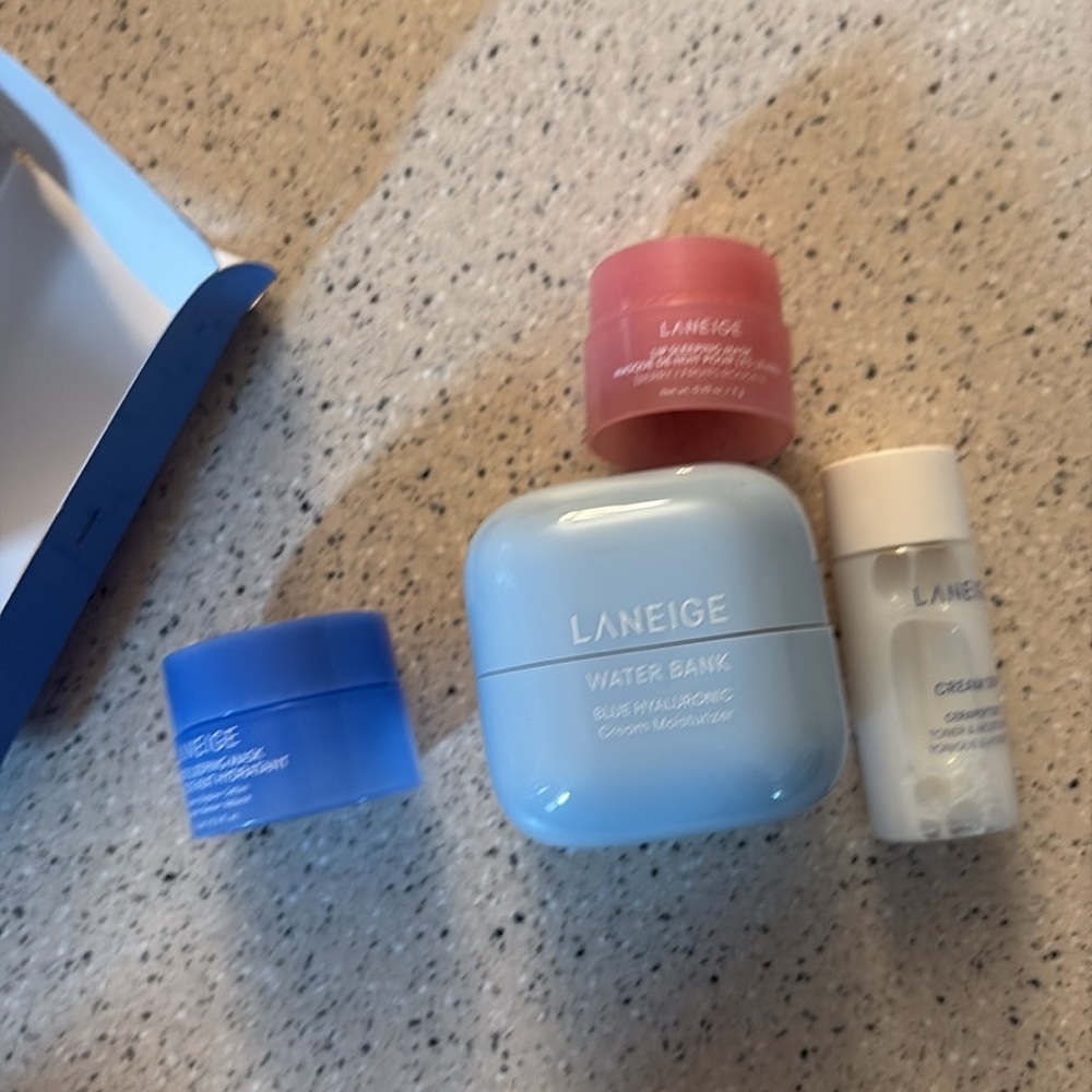 LANEIGE Icons To Go Set with Blue, White, and Pink - Picture 4 of 4
